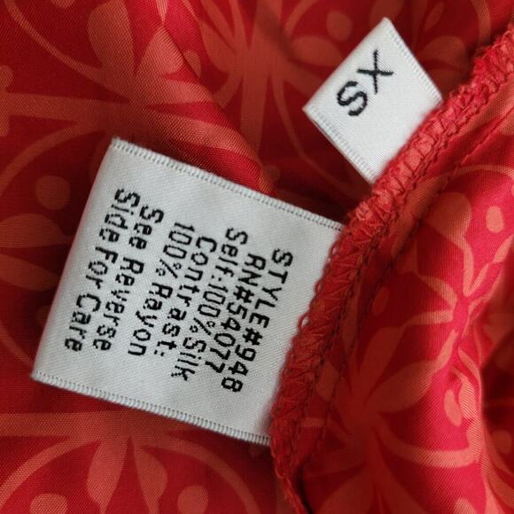 CAbi Womens Tunic Blouse Top XS White Red 100% Silk Floral Sleeveless Loose #948 - Picture 5 of 8